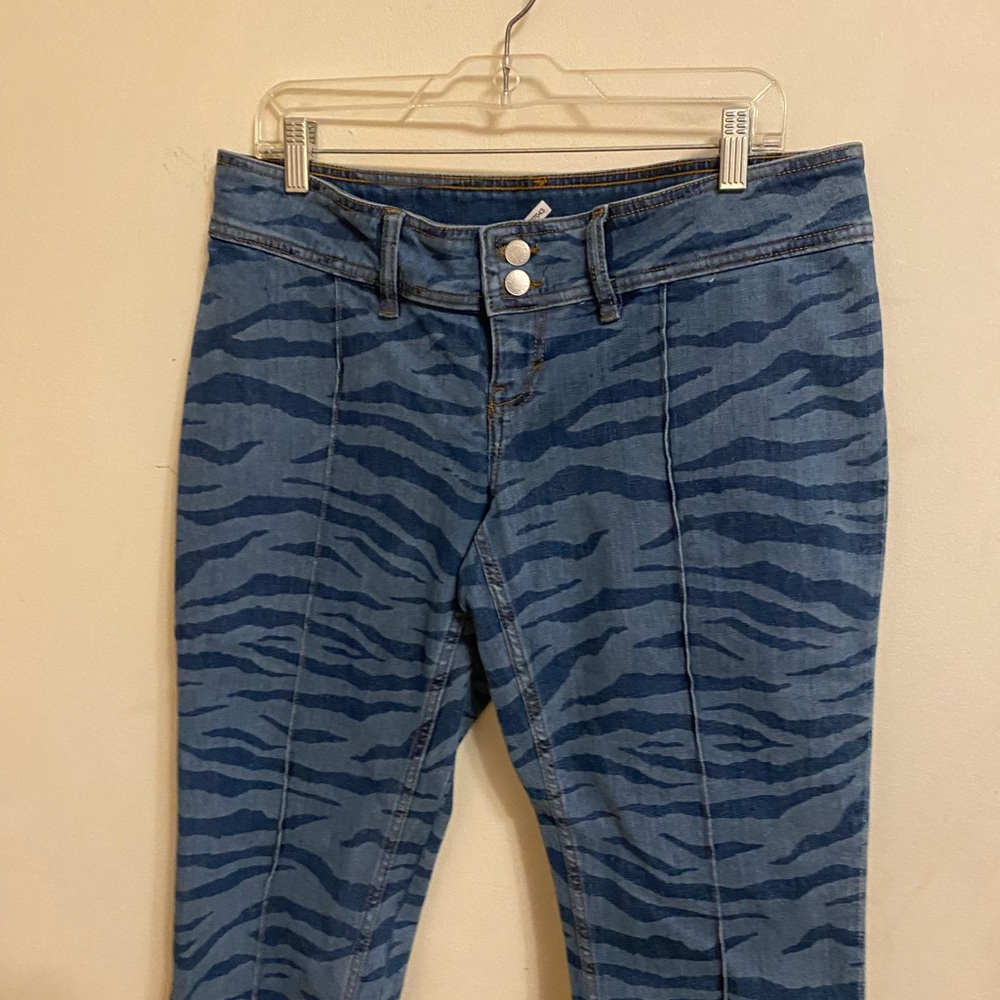 Kensie Blue Zebra Print High Rise Capri